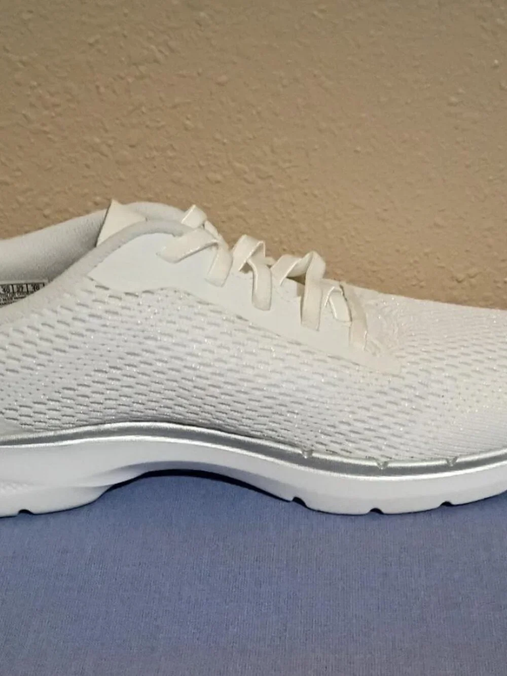 SKECHERS GO WALK Slip on Sneakers for women Size 10 White